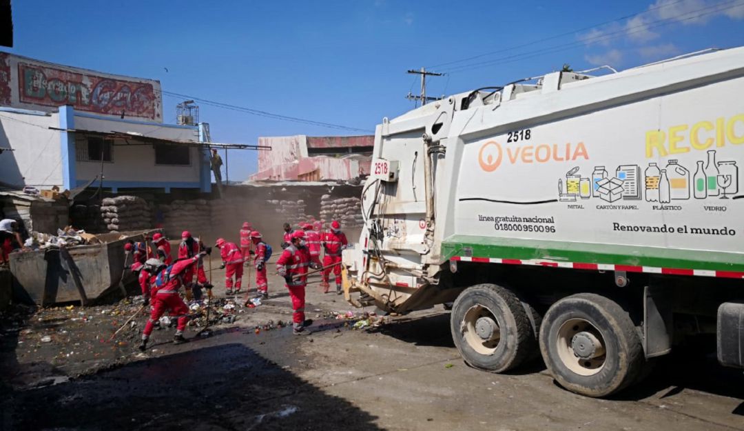 Veolia en Cartagena: En Cartagena Veolia realiza jornada de limpieza en el mercado de Bazurto