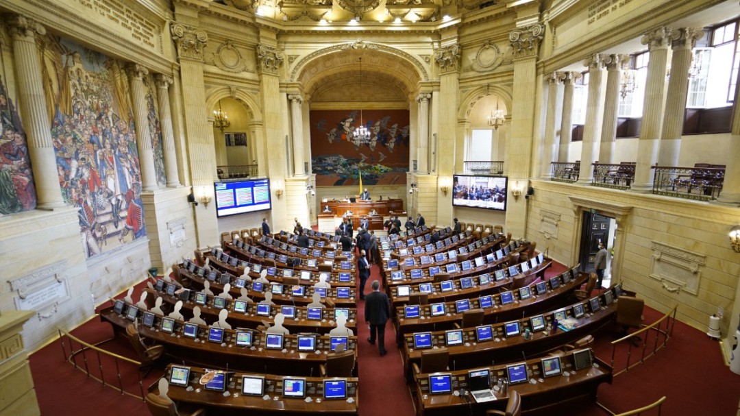 Oposición presentará nuevamente proyecto para reducir salarios de senadores