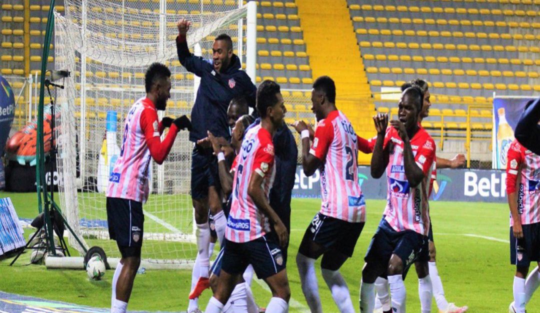 70 hinchas sancionados por aglomeraciones en hotel donde se hospeda Junior: 70 hinchas sancionados por aglomeraciones en hotel donde se hospeda Junior