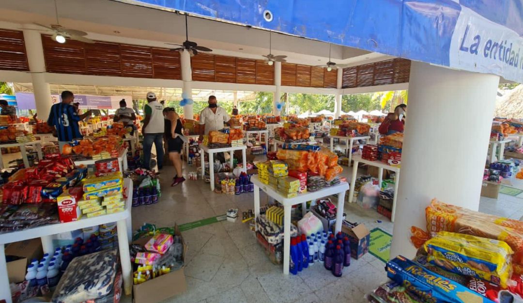 Ayudas humanitarias en Cartagena: Entregan ayudas a tenderos de la Localidad 2 de Cartagena