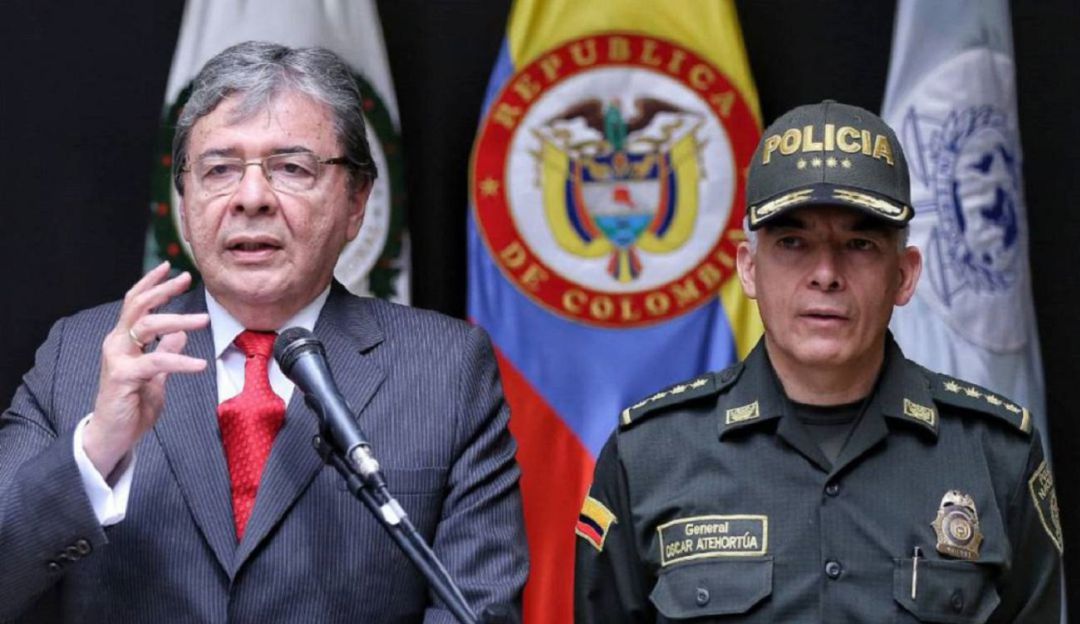 Ministro de Defensa, Carlos Holmes Trujillo, y el director de la Policía Nacional, general Óscar Atehortúa. Colprensa Archivo.