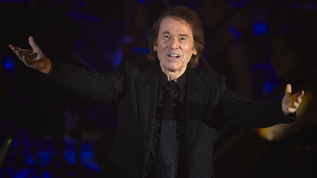 Polémica en Madrid por concierto de Raphael con 5.000 asistentes