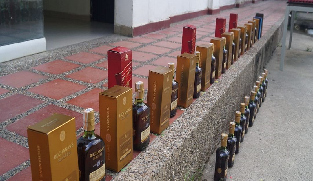 Parte de los elementos incautados por las autoridades.