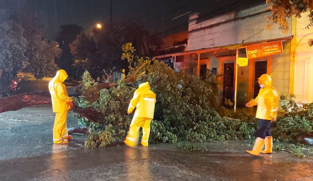 Lluvias opacaron la fiesta y posible contagios de COVID-19