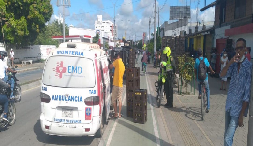 Ambulancia hallada con cervezas en su interior.
