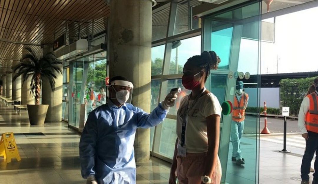 Controles en aeropuerto de Cartagena