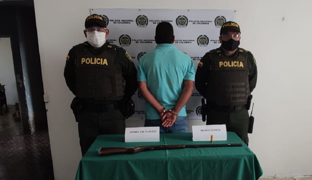 Capturado por porte ilegal de arma de fuego.