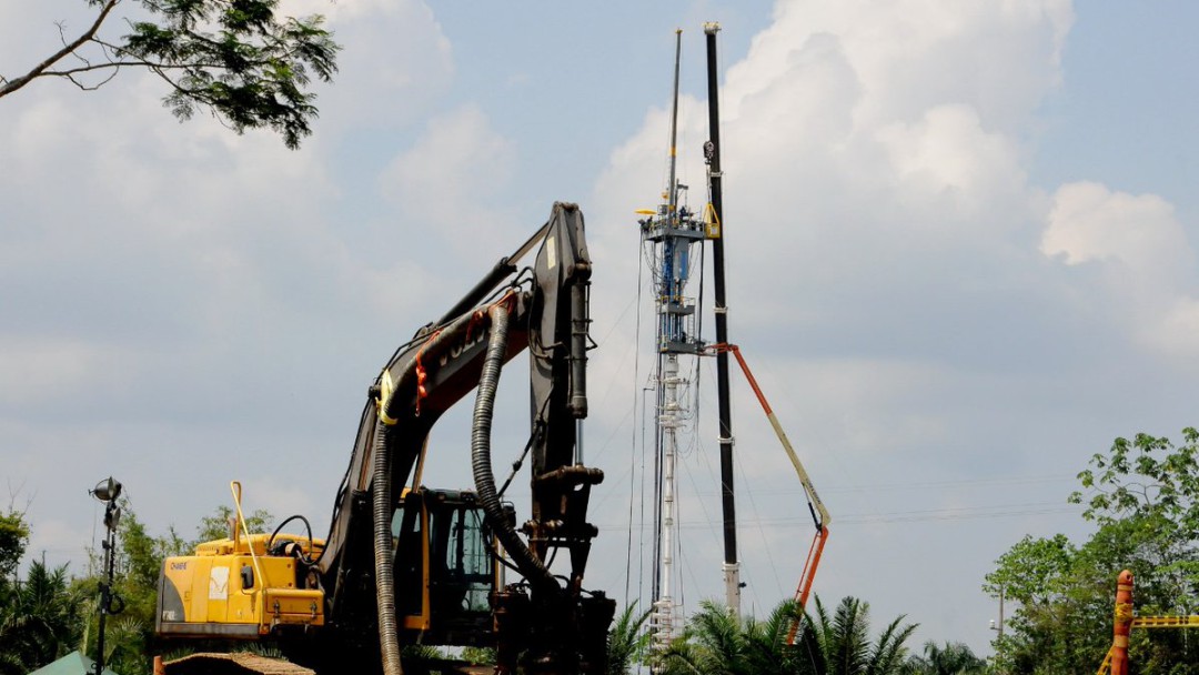 Producción de petróleo se mantiene por debajo de 800 mil barriles por día