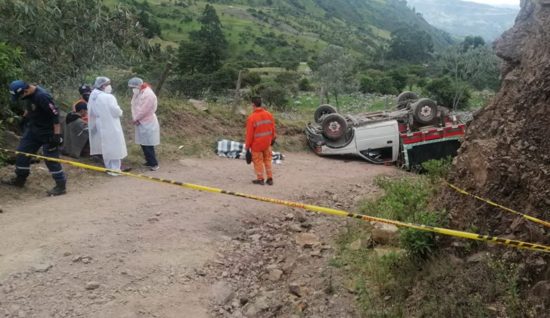 El carro transportaba leche por las veredas del municipio.