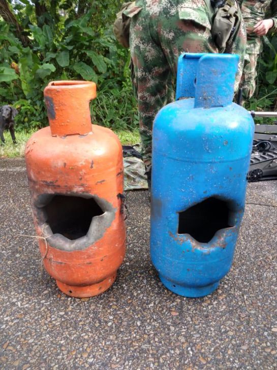 Desactivan explosivos en Arauca.: La reacción de un técnico militar al encontrar cilindros bomba en Arauca Desactivan explosivos en Arauca.: La reacción de un técnico militar al encontrar cilindros bomba en Arauca