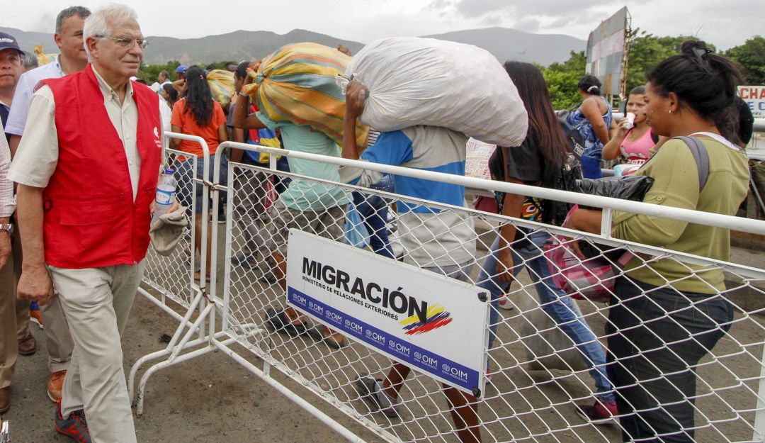 El alto representante de políticas exteriores de la Unión Europea, Josep Borrell, durante su visita a la frontera entre Colombia y Venezuela.