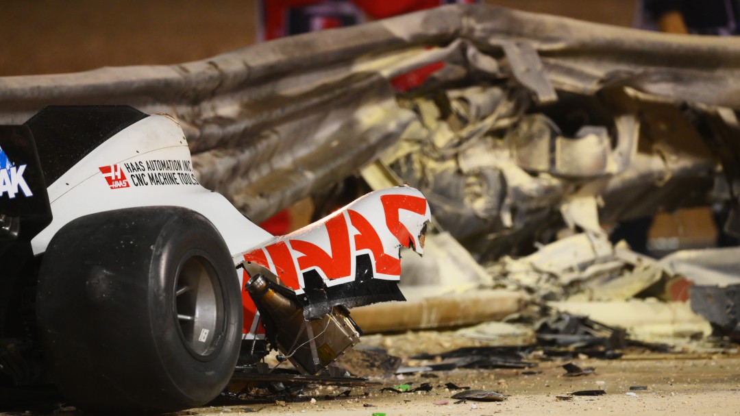 Romain Grosjean muestra sus heridas tras el duro accidente en la Formula 1