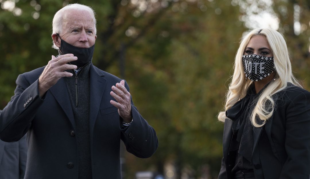 Joe Biden y Lady Gaga en un evento de campaña.