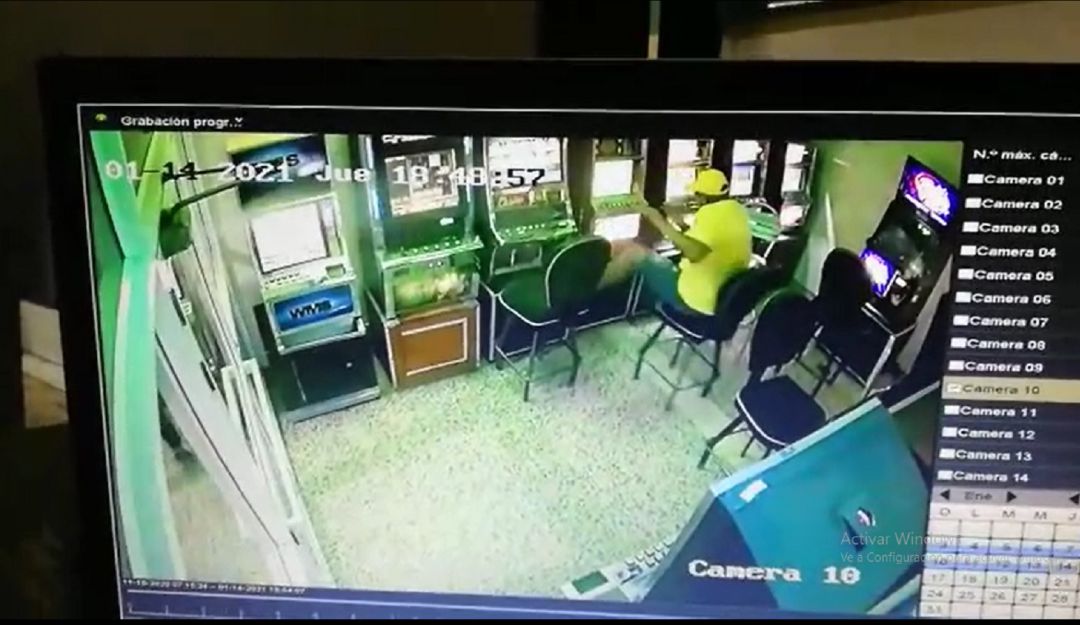 El hoy occiso fue abordado por un sicario cuando jugaba en una máquina traga monedas