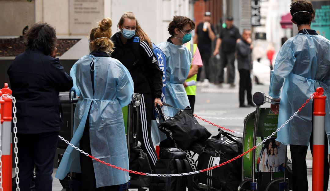 Los tenistas han arribado a Melbourne bajo todos los protocolos requeridos.