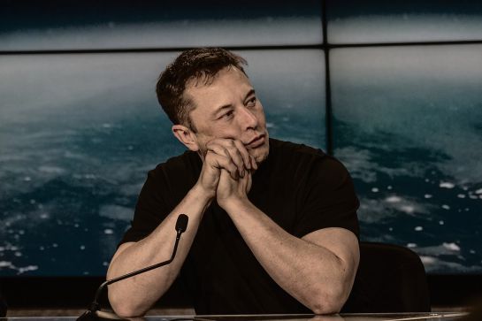 Elon Musk, CEO de SpaceX en conferencia de prensa. Elon Musk, CEO de SpaceX en conferencia de prensa.