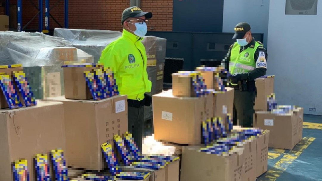 Incautan más de 28.000 cajas de colores de contrabando en Cartagena