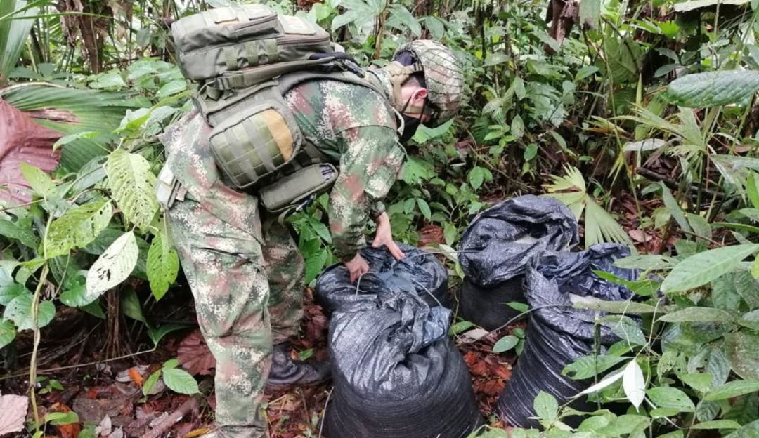 Los explosivos estaban escondidos bajo tierra en las riveras del río San Miguel.