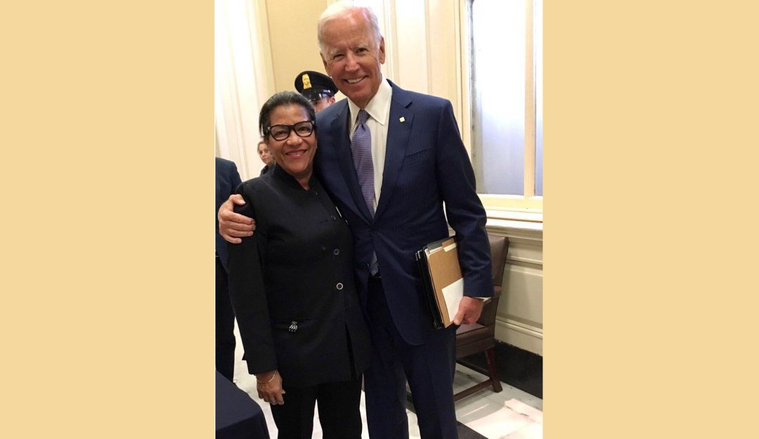Teresa de Jesús González y Joe Biden.