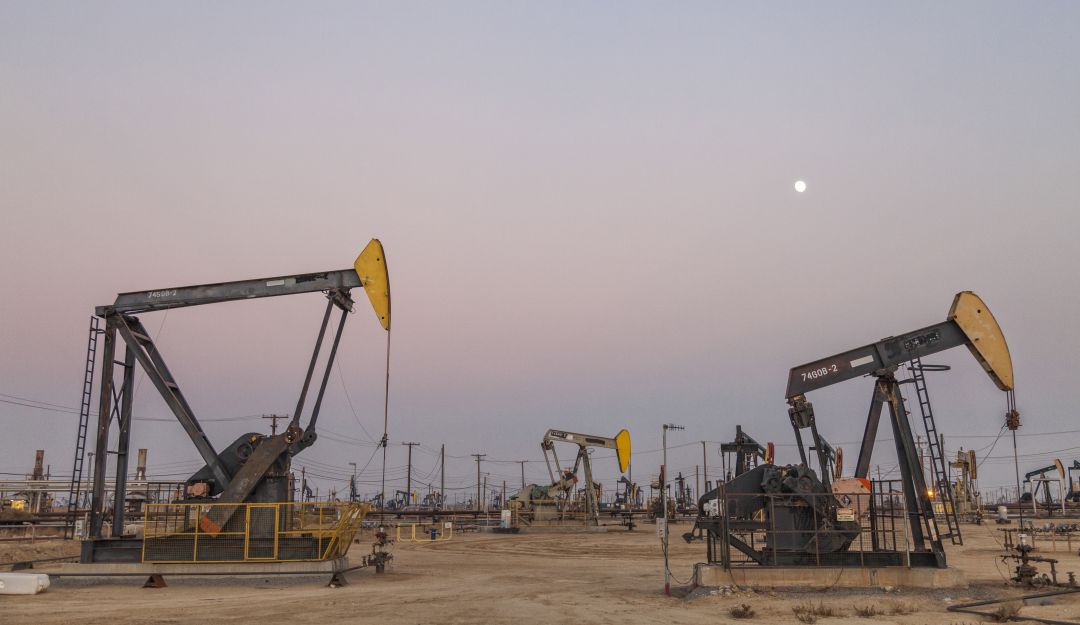 Proyecto de fracking activo en California, Estados Unidos.