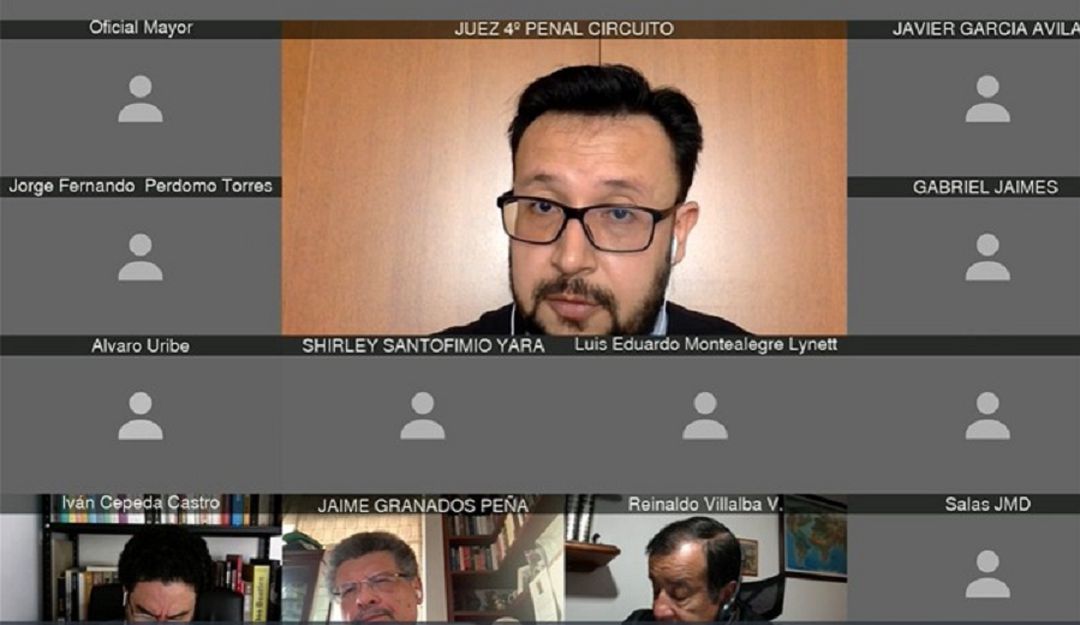 Imagen tomada de la audiencia virtual en la que el juez Cuarto de Conocimiento de Bogotá le impuso la calidad de imputado al expresidente Álvaro Uribe Vélez