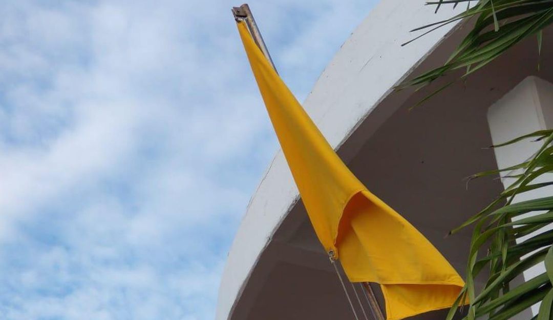 En el área marítima de la ciudad se registran fuertes vientos e intenso oleaje