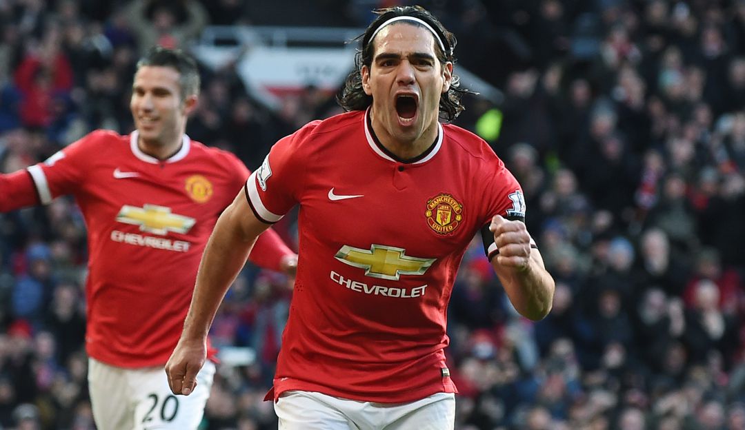Falcao García celebra el gol que le marcó al Leicester City cuando jugaba para el Manhester United.