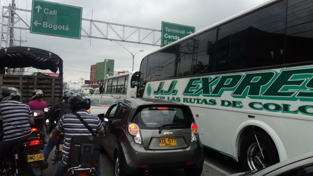 Fallo ordena controlar las emisiones de gases de los vehículos en Quindío