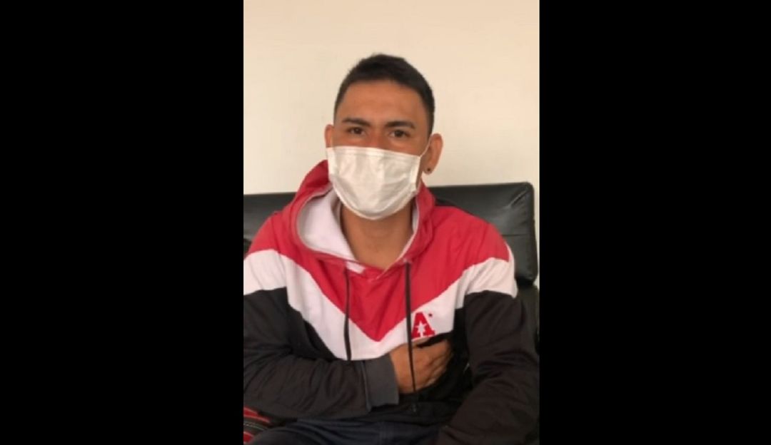 Javier Andrés Santa, golpeado -al parecer- por no usar tapabocas.