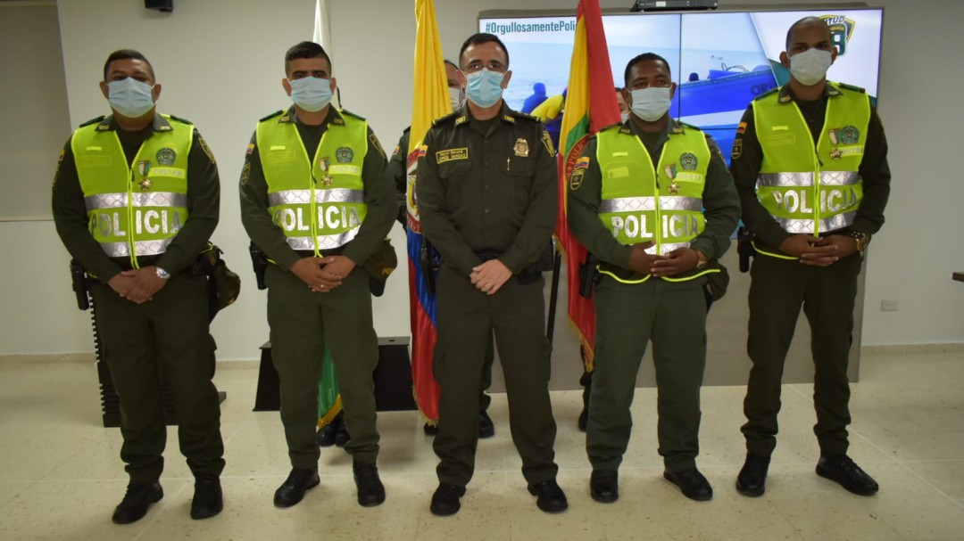 Cuatro policías recibieron Medalla al Mérito de Servicio de Vigilancia
