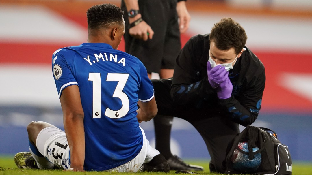 Otro dolor de cabeza para Rueda: Mina se lesionó en juego del Everton