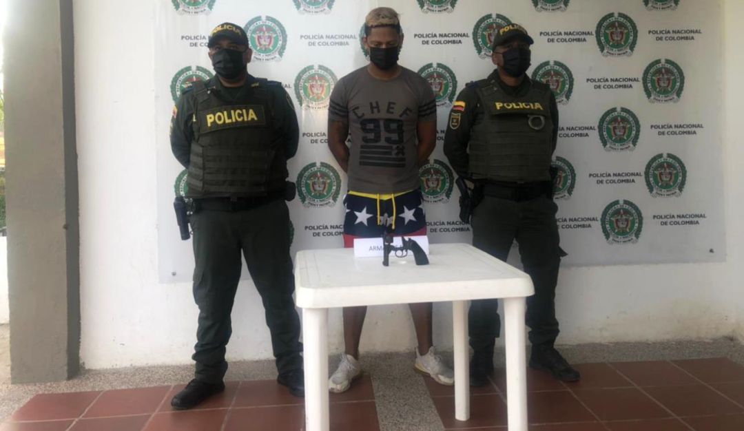 Con revolver en mano fue detenida esta persona conocida con el alias de ‘Tommy’ o ‘El Venezolano’