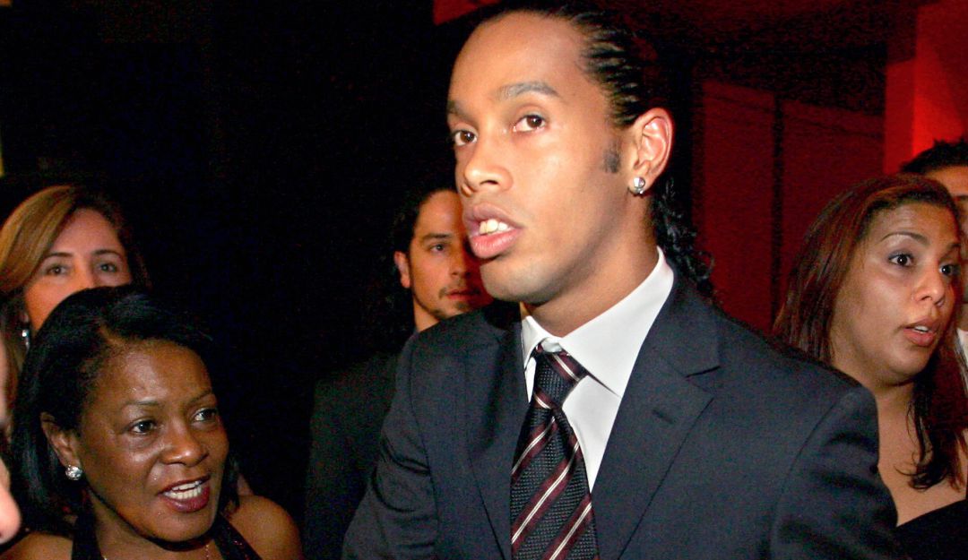 Falleció la madre de Ronaldinho tras contagiarse de COVID-19.