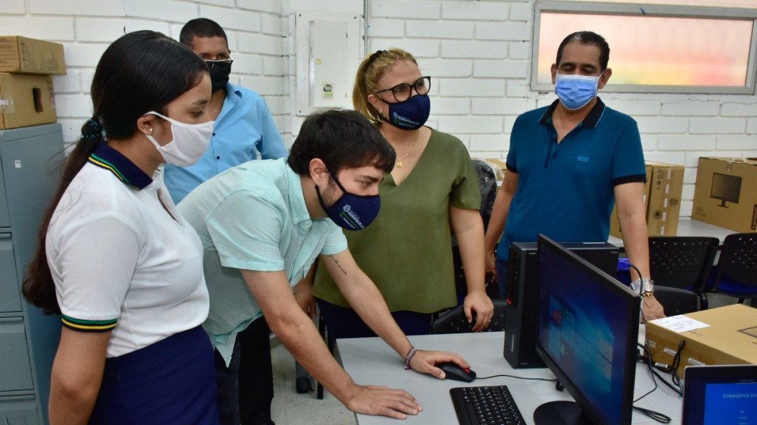 Alcaldía de Barranquilla entregará 1.115 portátiles a 79 colegios