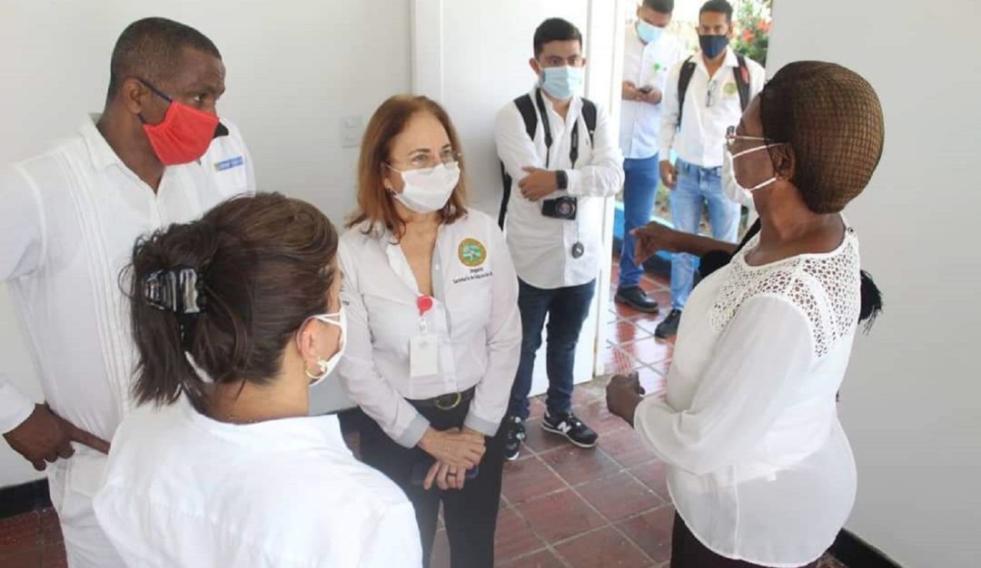 Olga Acosta Amel, secretaria de Educación de Cartagena en charlas con personal educativo