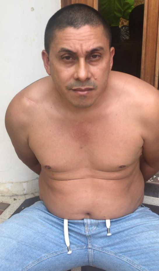 Alias 'Dimax' fue detenido en una casa de campo en el municipio de Santa Fe de Antioquia. Alias 'Dimax' fue detenido en una casa de campo en el municipio de Santa Fe de Antioquia.