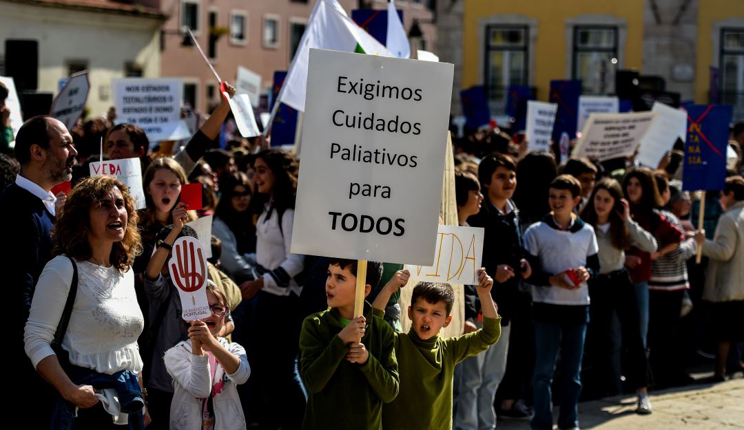 Portugal es el país más reciente en despenalizar la eutanasia.