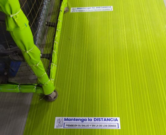 Los parques tuvieron que invertir en señalización para garantizar la distancia social entre usuarios. Los parques tuvieron que invertir en señalización para garantizar la distancia social entre usuarios.