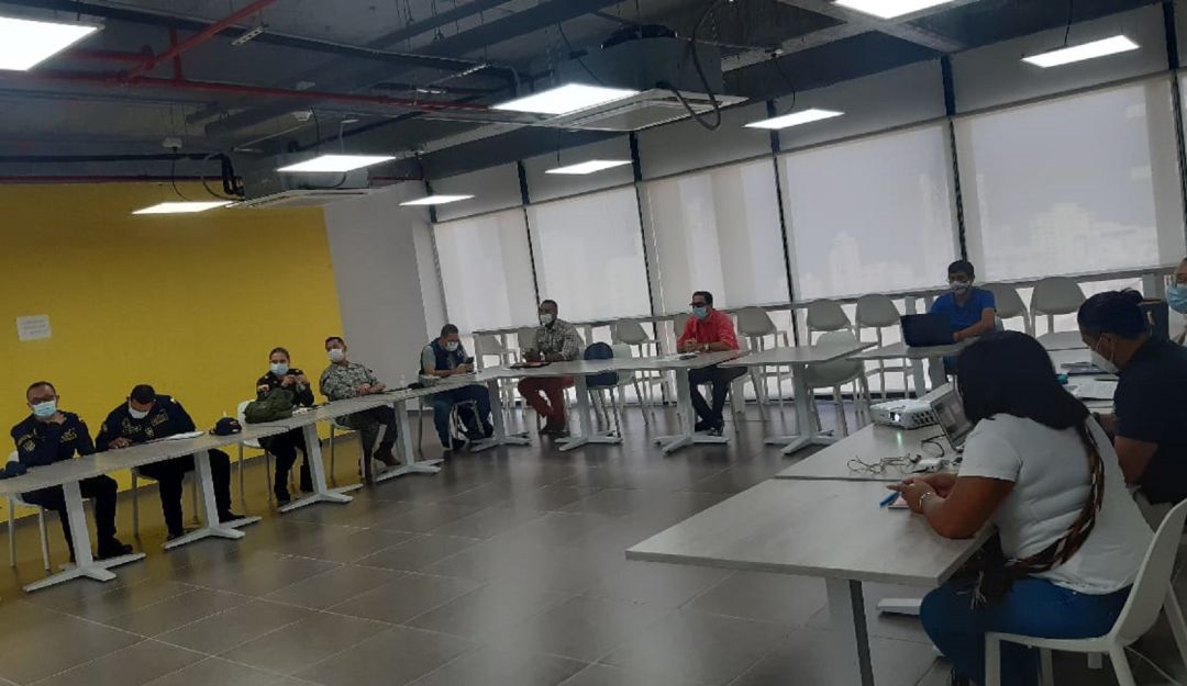 En la mesa participaron la Policía Nacional, Armada, Defensoría del Pueblo, Procuraduría General y Fiscalía