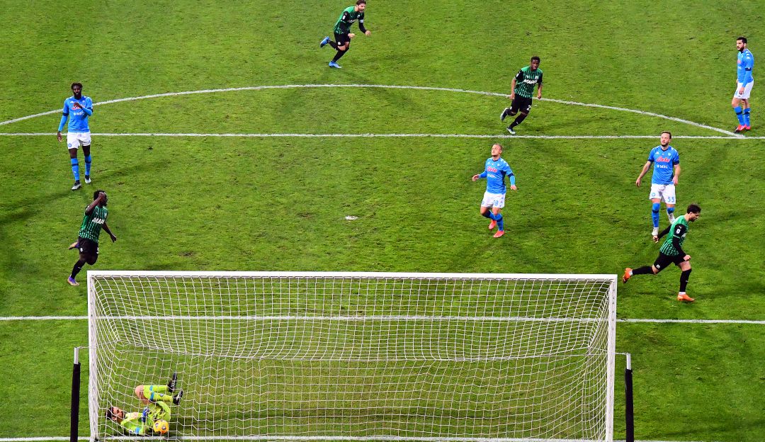 Napoli dejó escapar los tres puntos en la última jugada del partido