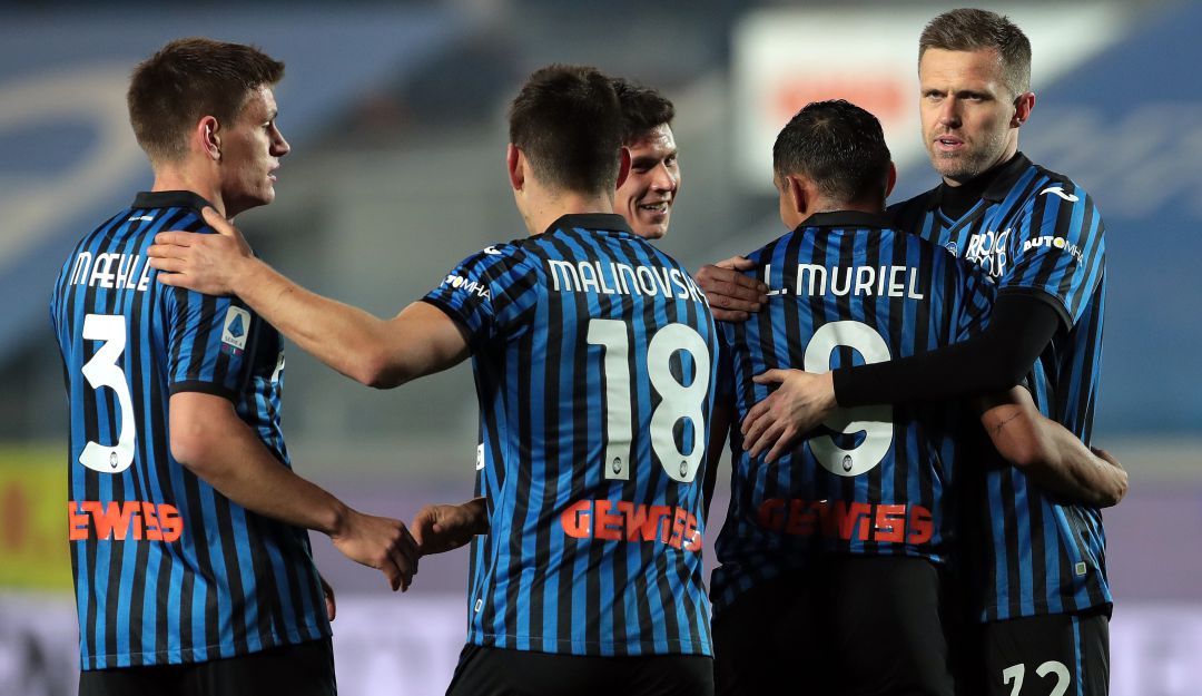 Luis Fernando Muriel festeja su gol número 18 con el Atalanta en la presente temporada.