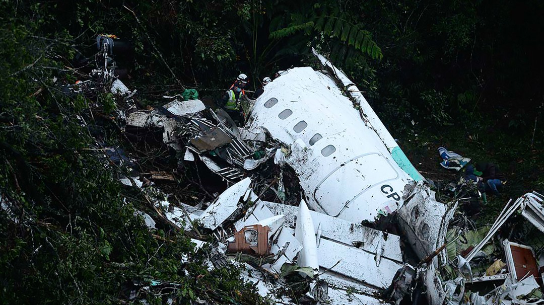 Detienen exfuncionaria que autorizó vuelo del Chapecoense