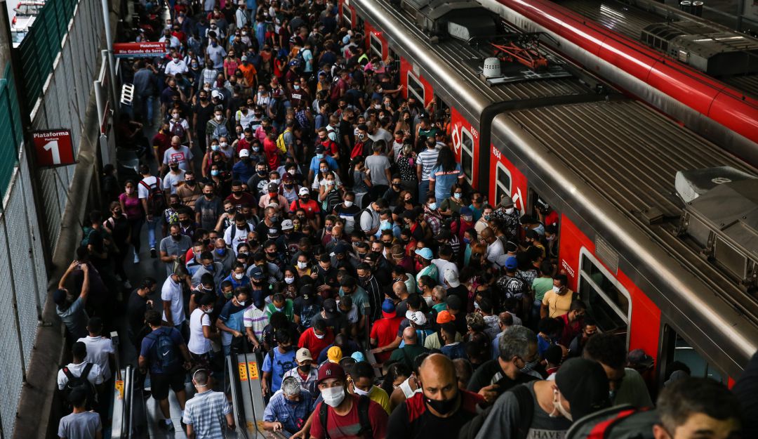 Pese a la gravedad de la pandemia, Jair Bolsonaro mantiene la apertura con pocas restricciones en regiones altamente pobladas como Sao Paulo.