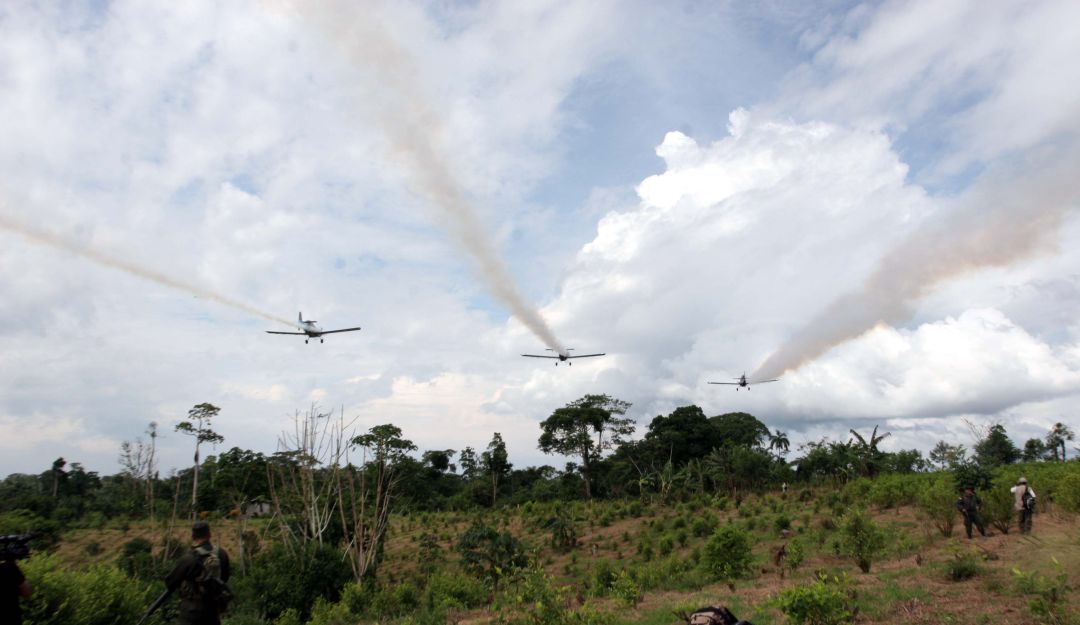 Operación de fumigación aérea con glifosato de cultivos ilícitos.