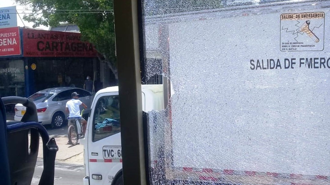 Desadaptados volvieron a atacar un bus de Transcaribe