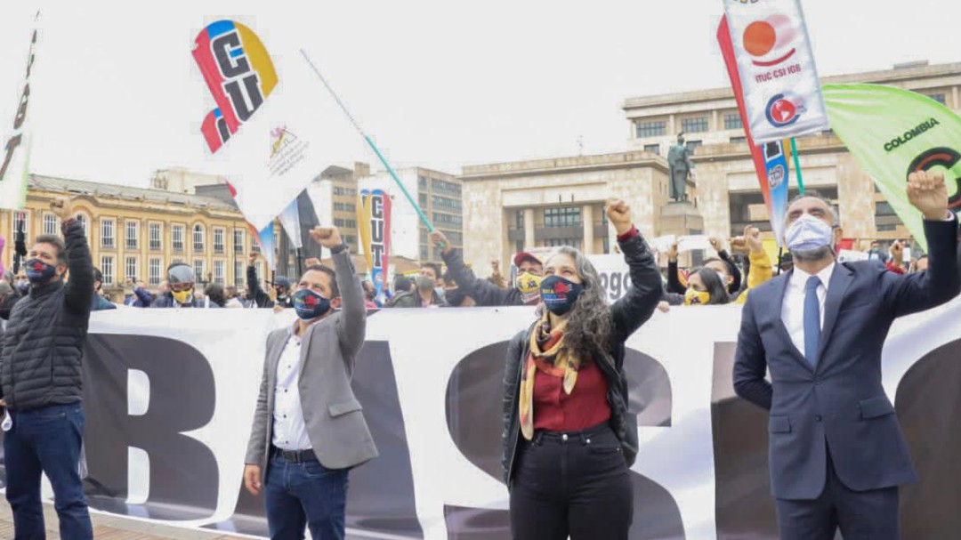 Oposición apuesta por una renta básica permanente para esta legislatura
