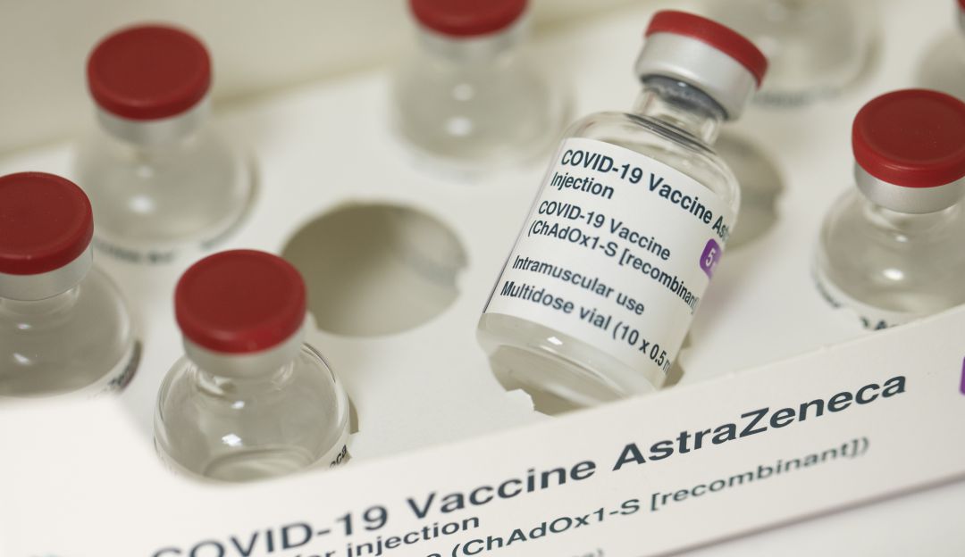 La decisión se conoce luego de que países como Alemania, Italia y Francia suspendieran el uso de la vacuna Oxford y AstraZeneca.