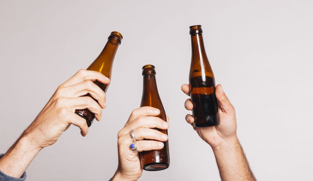 Cerveza con amigos.