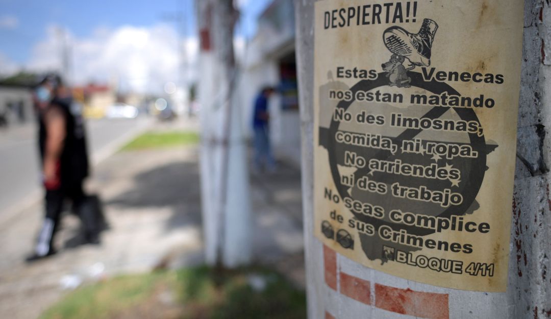 En Bogotá se repartieron panfletos pidiendo no ayudar a los migrantes venezolanos.