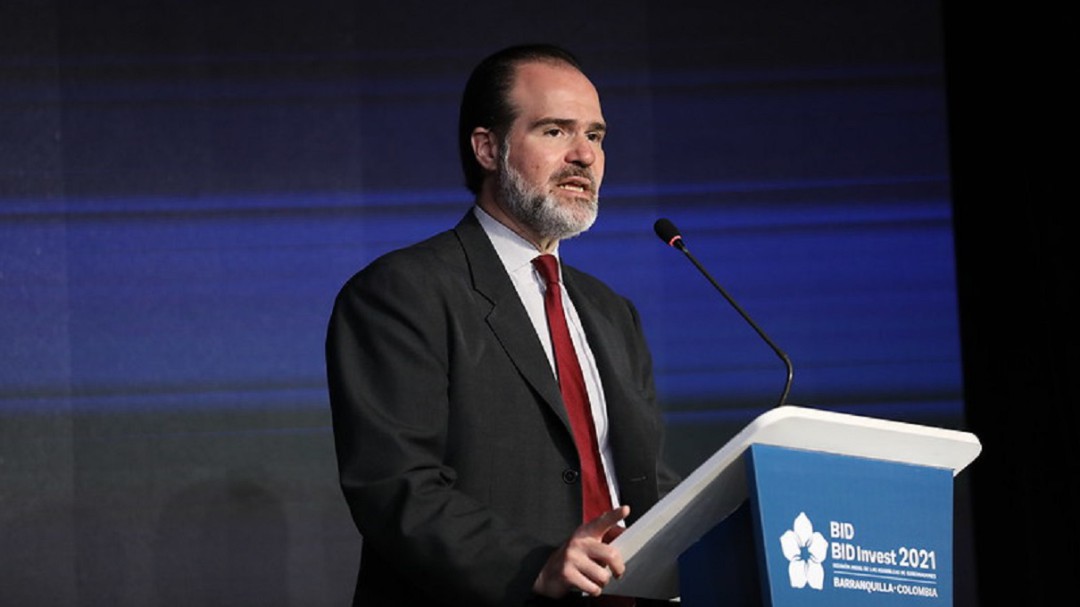 El BID está dispuesto a comprar vacunas para Latinoamérica: Claver-Carone